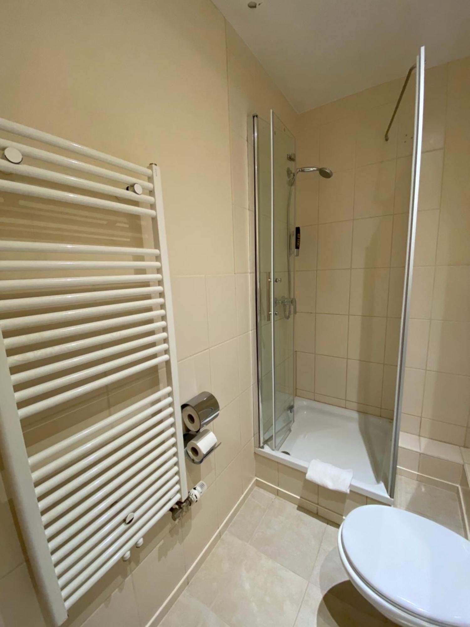 6-Bed Mixed Dormitory Room